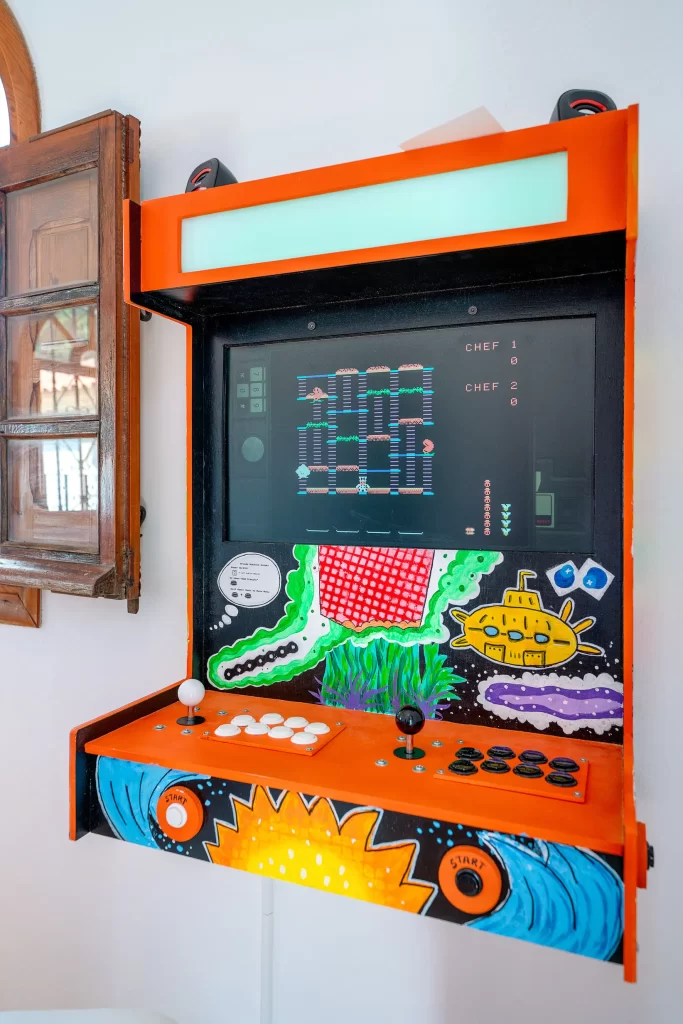 Villa la caleta arcade machine close up